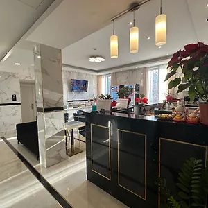 Hotel Midway, Milaan